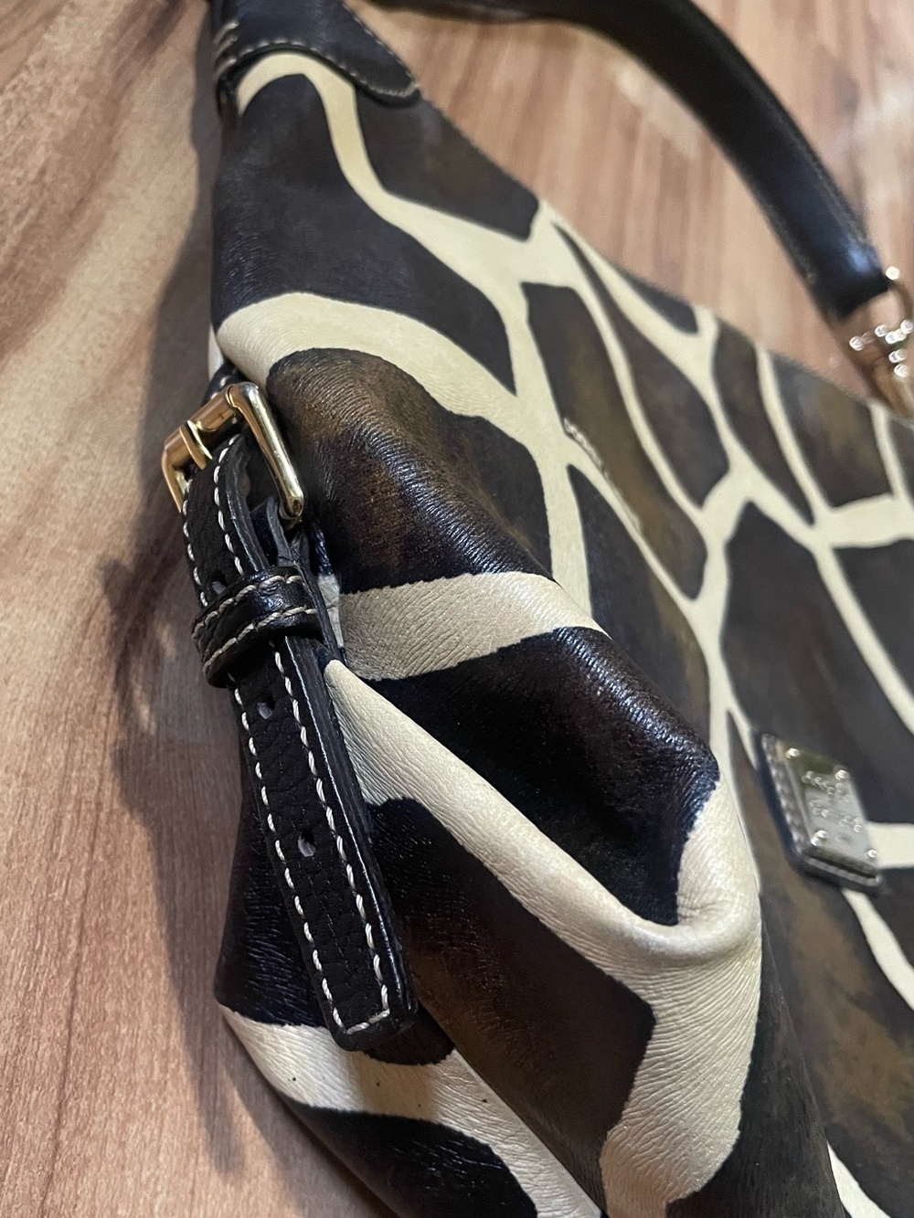 Dooney & Bourke Giraffe Print Leather Hobo Shoulder Bag Handbag - Picture 5 of 13